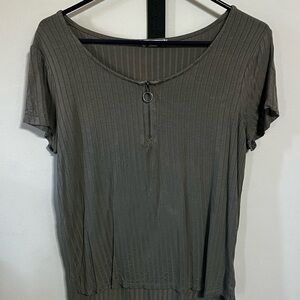 Pink Republic Short Sleeve Top in Olive
